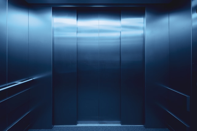 Противодымная защита лифтов в коммерческих зданиях